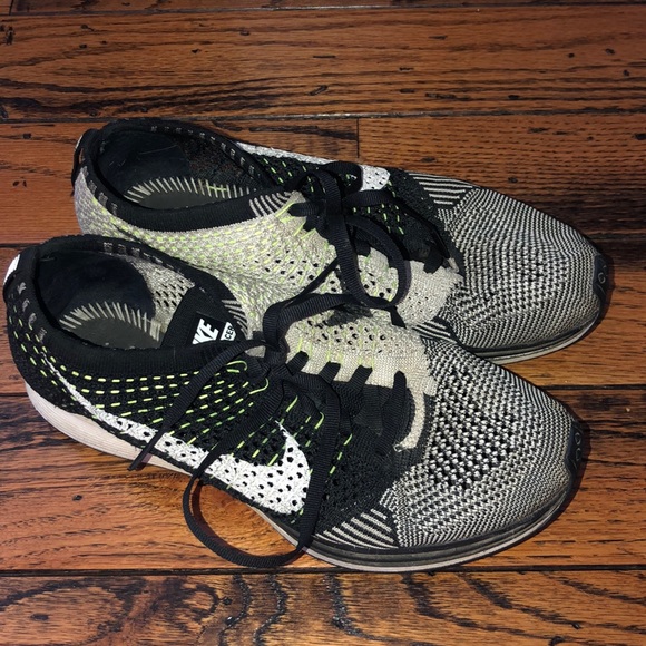 NIKE RUNNING SHOE - Picture 1 of 3